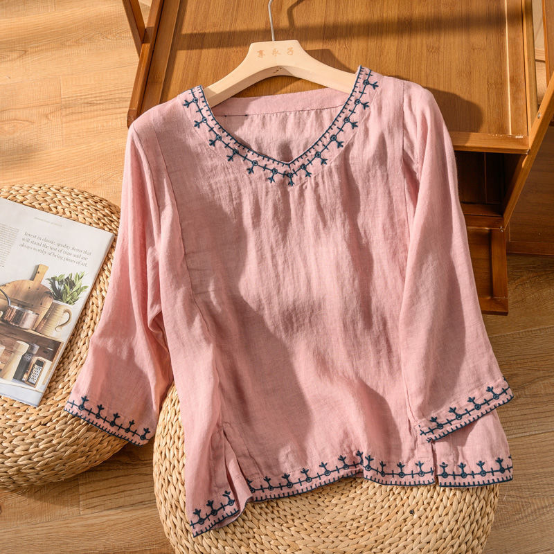 Lesta – Embroidered V-Neck Blouse