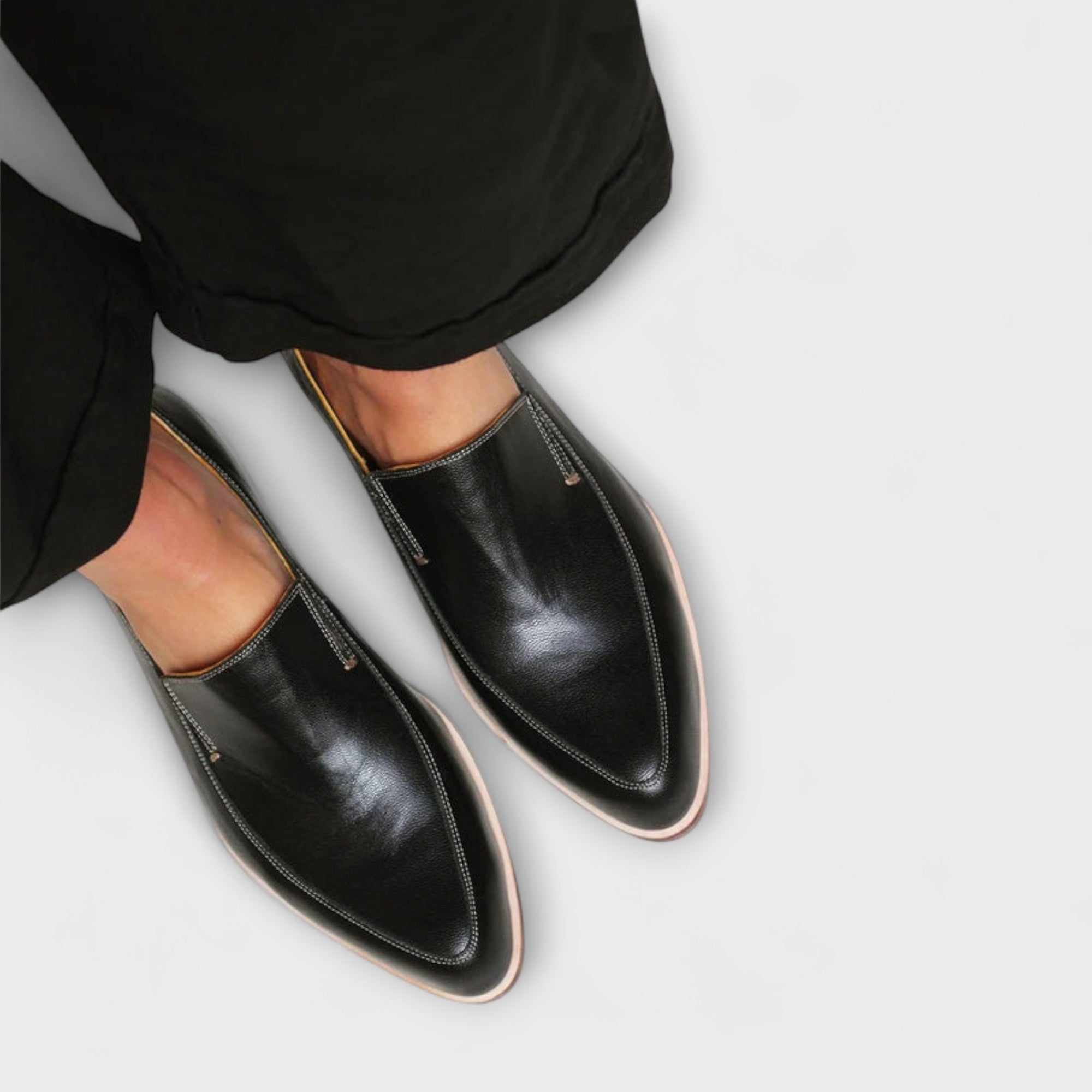 Junia – Black Loafers with Pointed Toe