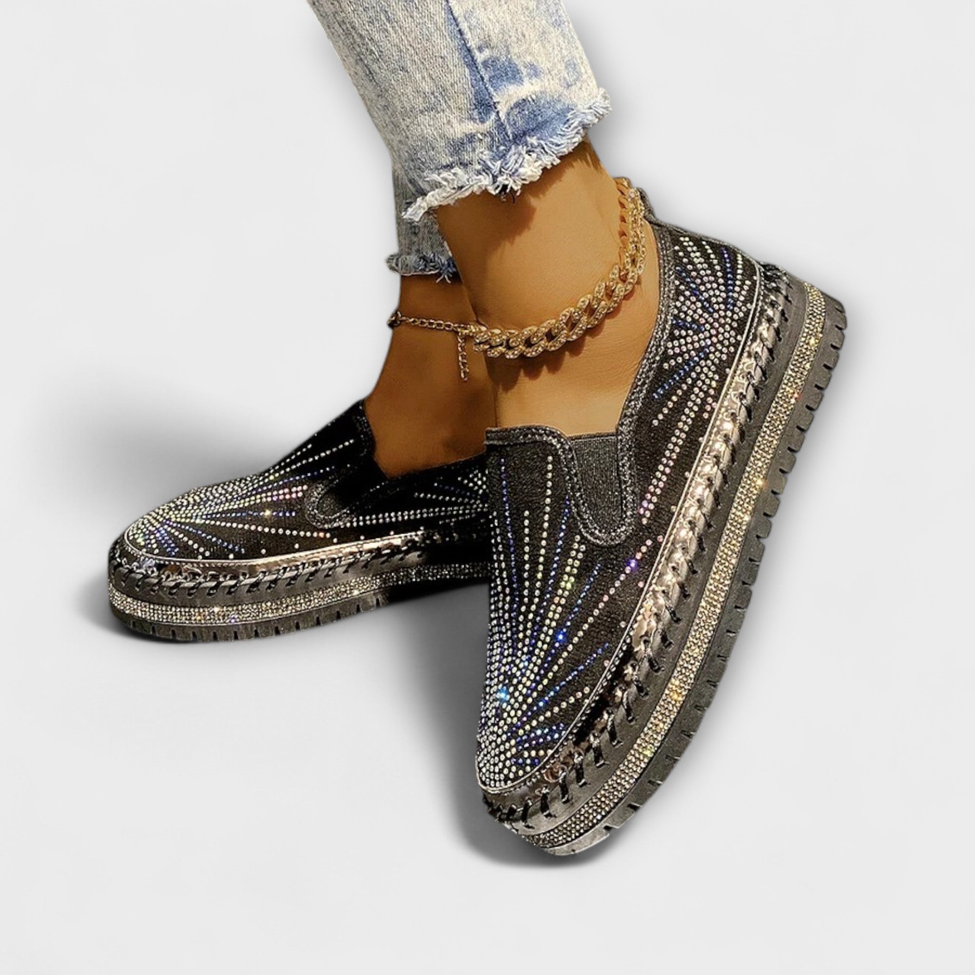 Sable – Leather shoes adorned with rhinestones