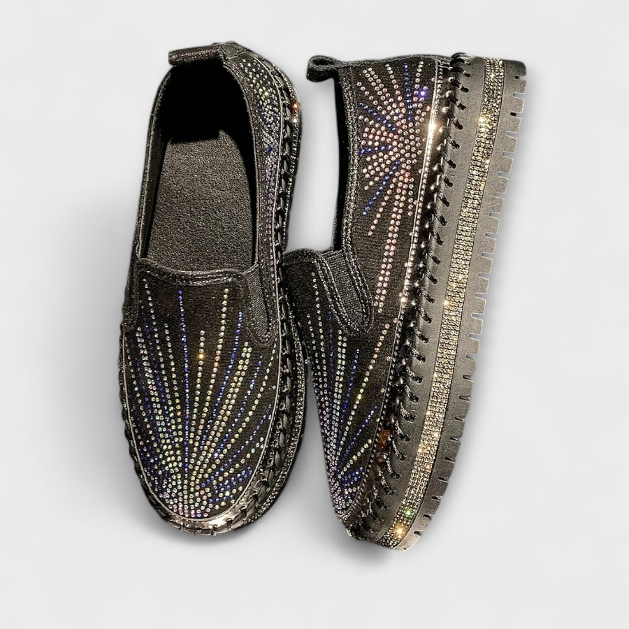Sable – Leather shoes adorned with rhinestones